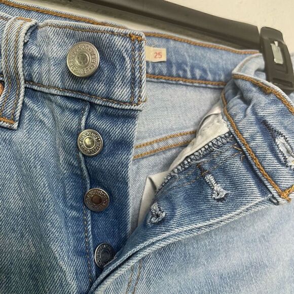 Levi’s Women’s Wedgie Distressed Premium Button Fly Straight Leg Jeans Size 25 - Picture 6 of 12